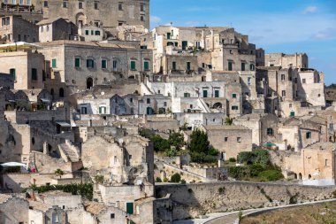Matera, İtalya - 15 Eylül 2019: Matera şehrinin tarihi bir bölgesi olan Sassi di Matera 'nın tarihi mağara konutlarıyla tanınıyor. Basilicata. İtalya