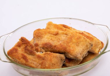 Bardakta balık filetosu, ısıya dayanıklı.