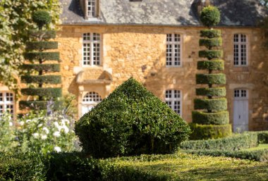 Dordogne 'daki güzel Jardins du Manoir d Eyrignac. Fransa 