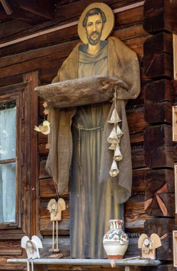 Gdansk, Polonya - 9 Eylül 2020: Gdansk 'taki St. Marys Kilisesi' nin (Basilica Mariacka) ana sunağı. Sunak, Augsburg 'lu Michael' ın eseridir.