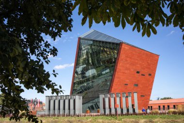 Gdansk, Polonya - 9 Eylül 2020: İkinci Dünya Savaşı Müzesi, Gdansk, Polonya