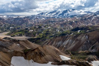 Fjallabak Doğa Rezervi 'ndeki Landmannalaugar volkanik dağları. İzlanda