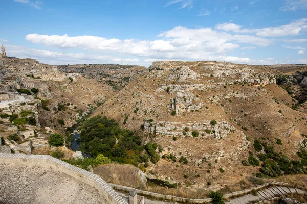 Pohled Kaňon Řeky Gravina Park Rupestrian Kostely Matera Domy Jeskyních — Stock fotografie