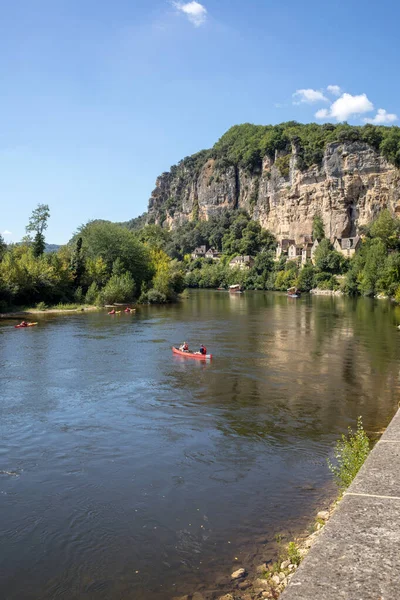 2018年9月7日フランス ドルドーニュ県ラ ロック ガガーク川のガガーレと呼ばれるフランス語でカヌーや観光船 — ストック写真