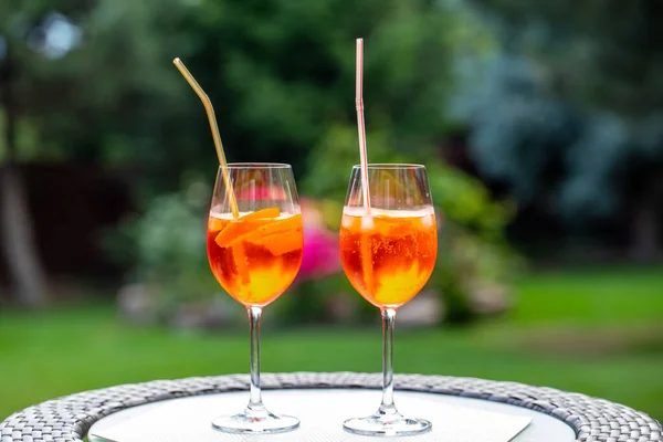 Aperol Spritz Met Sinaasappel Een Perfect Aperitief Voor Een Warme — Stockfoto