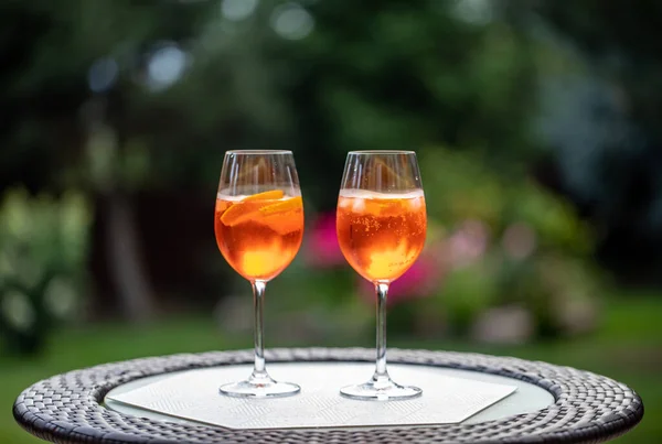 Aperol Spritz Pomarańczą Idealny Aperitif Gorący Dzień — Zdjęcie stockowe