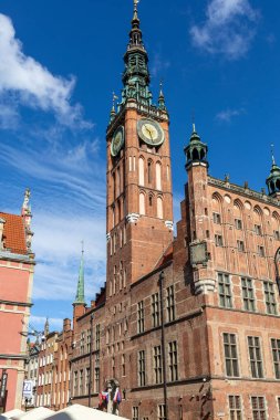 Gdansk, Polonya - 6 Eylül 2020: Gdansk 'taki Old Town Hall. Pomerania, Polonya