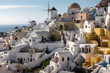 Oia, Santorini, Yunanistan - 28 Haziran 2021: Santorini Adası, Cyclades, Yunanistan