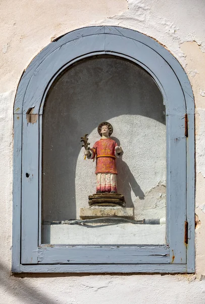 Uma Pequena Capela Parede Uma Casa Polignano Mare Itália — Fotografia de Stock