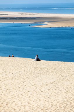 Avrupa 'nın en uzun kum tepeciği olan Pilat Kumulundan bir görüntü. La Teste-de-Buch, Arcachon Körfezi, Aquitaine, Fransa 