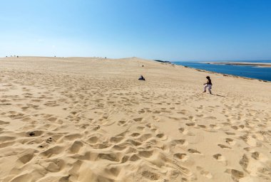 Pilat Kumulu, Fransa - 10 Eylül 2018: Avrupa 'nın en uzun kum tepesi olan Pilat Kumulundan görüntü. La Teste-de-Buch, Arcachon Körfezi, Aquitaine, Fransa 