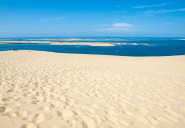 Avrupa 'nın en uzun kum tepeciği olan Pilat Kumulundan bir görüntü. La Teste-de-Buch, Arcachon Körfezi, Aquitaine, Fransa 
