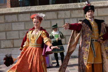 Krakow, Polonya - 27 Temmuz 2021: Performans - 22. Cracovia Danza Dans Festivali kapsamında Wawel Royal Castle 'da Cracovia Danza Ballet tarafından çanlar çalınırken 