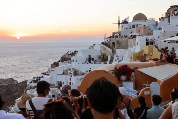 Oia Santorini Greece Червня 2021 Туристи Дивляться Захід Сонця Санторіні — стокове фото