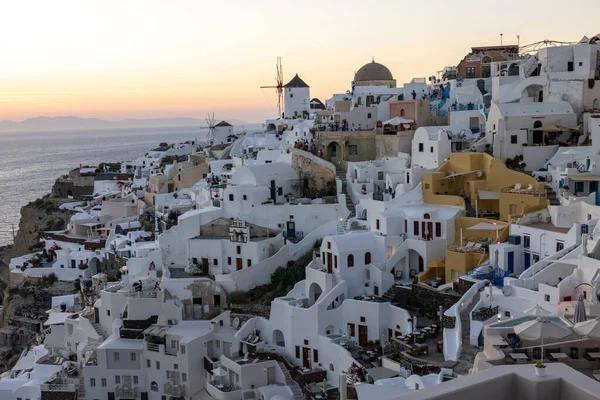 Oia Santorini Grécia Junho 2021 Casas Caiadas Moinhos Vento Oia — Fotografia de Stock