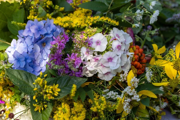 Bouquet Traditionnel Fleurs Herbes Fruits Qui Sont Symbole Été — Photo