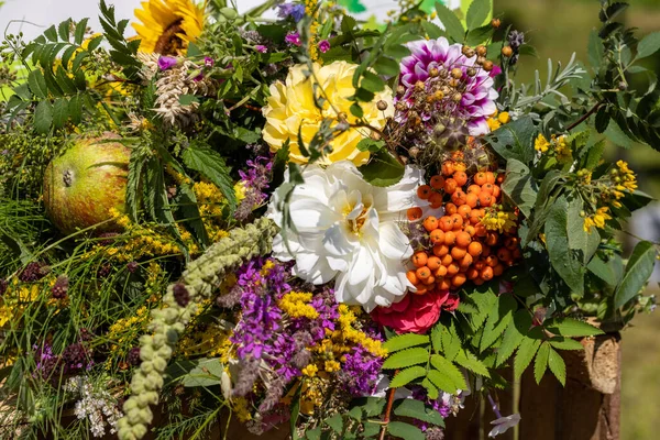 Traditional Bouquet Flowers Herbs Fruits Symbol Summer — Stock Photo, Image