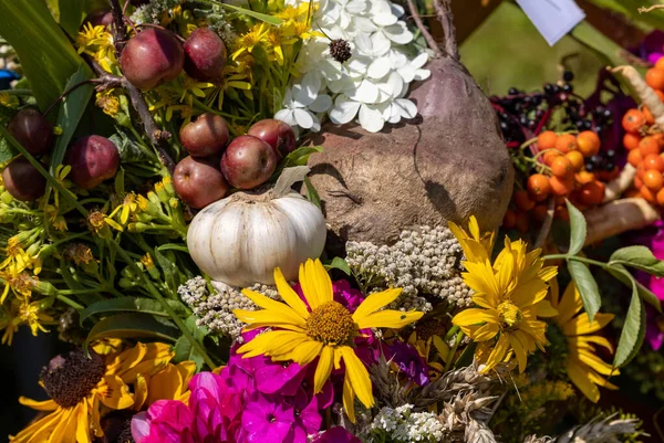 Traditional Bouquet Flowers Herbs Fruits Symbol Summer — Stock Photo, Image