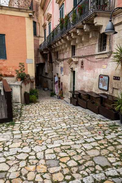 マテーラ イタリア 2019年9月20日 サッシ マテーラの脇道路地にある典型的な石畳の階段マテーラの街の歴史地区 バジリカータだ イタリア — ストック写真