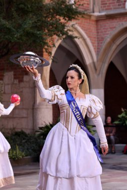 Krakow, Polonya - 29 Temmuz 2021: Performans - Harmonia Mundi, 22. Cracovia Danza Court Dans Festivali kapsamında Jagiellonian Üniversitesi Collegium Maius 'un avlusunda Cracovia Danza Ballet tarafından seslendirildi. 