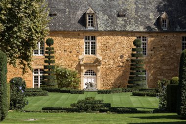 Dordogne 'daki güzel Jardins du Manoir d Eyrignac. Fransa 