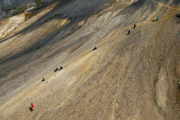 Landmannalaugar Iceland July 2017 Hikers Volcanic Mountains Landmannalaugar Fjallabak Nature — Stock Photo, Image