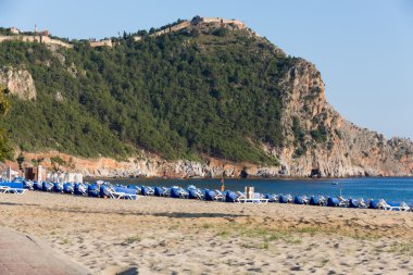 kayalar ve plaj Kleopatra, antalya, Türkiye üzerine kurulu Alanya Kalesi