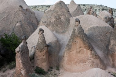 kaya oluşumları Göreme Milli Parkı içinde. Kapadokya, Türkiye