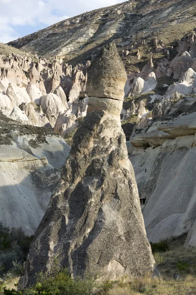 Formações rochosas no Parque Nacional Goreme. Capadócia, Turquia — Fotografia de Stock