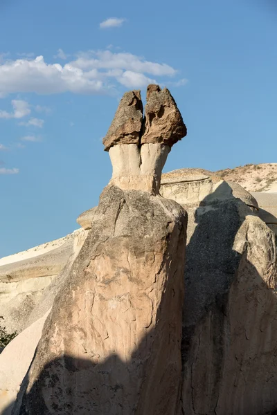 Rotsformaties in goreme nationaal park. Cappadocië, Turkije — Stockfoto