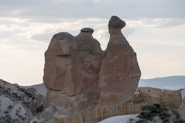 Formaciones rocosas en el Parque Nacional Goreme. Capadocia, Turquía — Foto de Stock