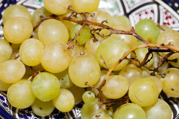 Uvas blancas dulces y maduras — Foto de Stock