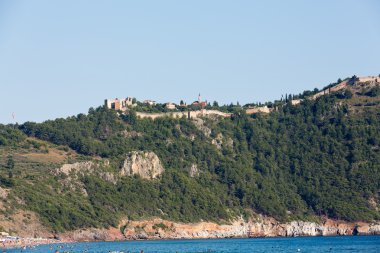 kayalar ve plaj Kleopatra, antalya, Türkiye üzerine kurulu Alanya Kalesi