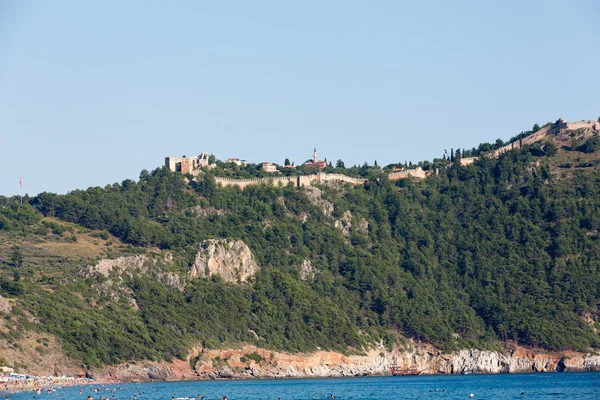 Château d'Alanya construit sur les rochers et la plage de Cleopatra, Antalya, Turquie — Photo