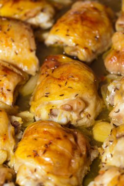 Kızarmış tavuk göğsü ruloları.