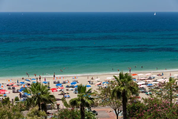 Alanya - la spiaggia di Cleopatra. Alanya è una delle località balneari più popolari in Turchia — Foto Stock