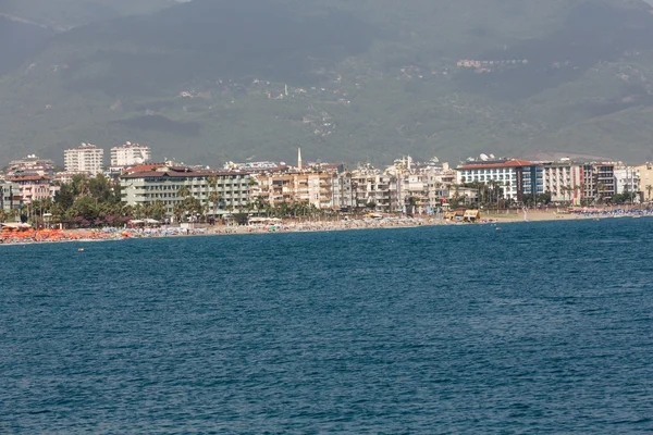 Alanya-알라딘의 해변입니다. alanya는 터키에서 가장 인기 있는 해변 리조트 중 하나입니다. — 스톡 사진