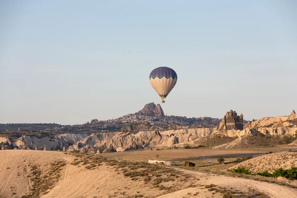 Cappadocia, Turkey.The greatest tourist attraction of Cappadocia , the flight with the balloon at sunrise — Stock Photo, Image