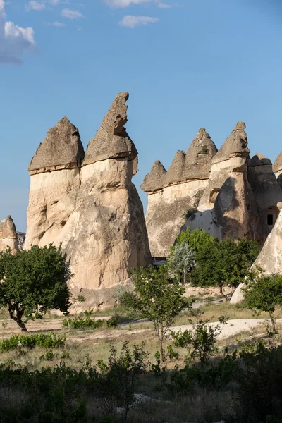 Rotsformaties in goreme nationaal park. Cappadocië, Turkije — Stockfoto