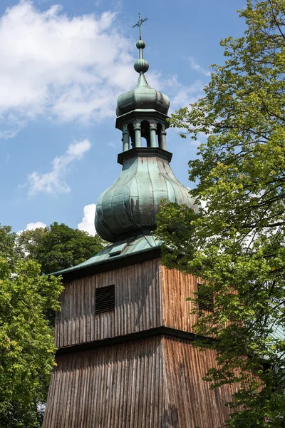 La iglesia antigua de madera en Podstolice cerca de Cracovia. Polonia — Foto de Stock