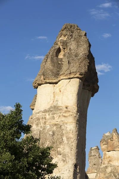 Rotsformaties in goreme nationaal park. Cappadocië, Turkije — Stockfoto