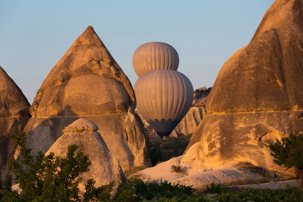 Cappadocia, Turkey.The greatest tourist attraction of Cappadocia , the flight with the balloon at sunrise — Stock Photo, Image