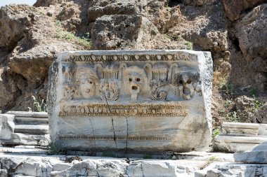 Antik Roma amfi tiyatroda yan kalıntıları. Türkiye