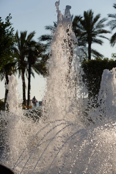 Alanya - Parque de fuentes de Damlatas cerca de la playa de Clepatra en la tarde. Turquía —  Fotos de Stock