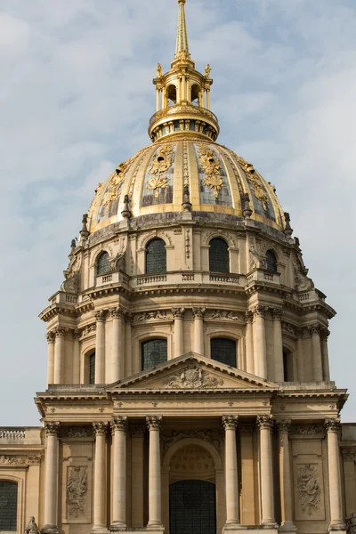 View of Dome des Invalides, burial site of Napoleon Bonaparte, Paris, France — Stock Photo, Image