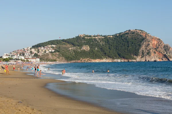 Alanya - plaża Kleopatry. Alanya jest jednym z najbardziej popularnych nadmorskich kurortów w Turcji — Zdjęcie stockowe