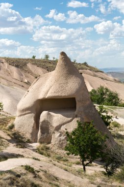 Uçhisar Kalesi Kapadokya'da görünümünü