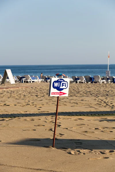 Alanya - der Strand von Kleopatra und das allgegenwärtige Internet — Stockfoto