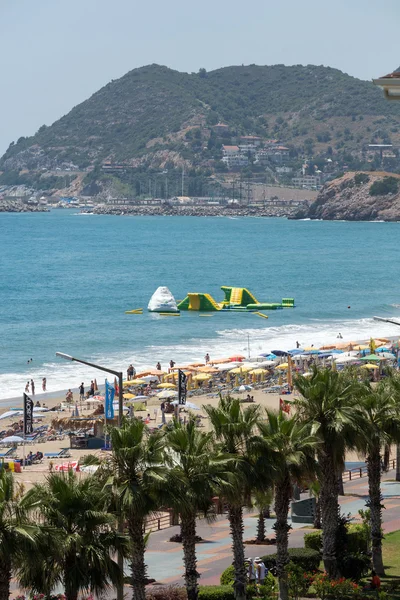 Alanya - la spiaggia di Cleopatra. Alanya è una delle località balneari più popolari in Turchia — Foto Stock