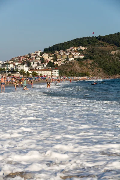 Alanya - plaża Kleopatry. Alanya jest jednym z najbardziej popularnych nadmorskich kurortów w Turcji — Zdjęcie stockowe